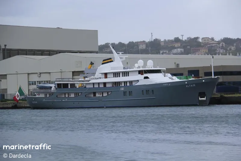 Altair III — view 3
