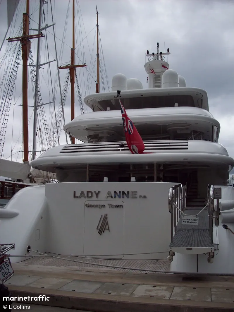 Lady E — view 4